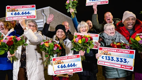 Inwoners uit Galecop verdelen 1 miljoen euro van de Postcode Loterij