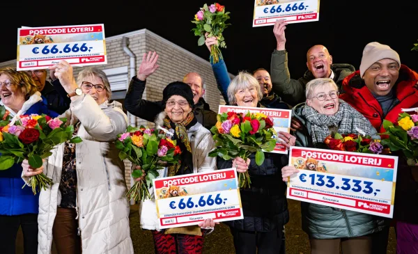 Inwoners uit Galecop verdelen 1 miljoen euro van de Postcode Loterij