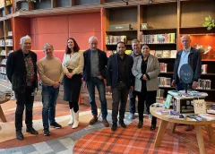 Den Haag op de koffie in de bieb, en daarna door naar het zwembad