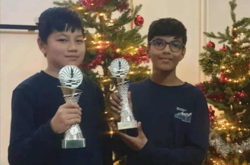 Paul Nguyen en rechts Sevya Sonnit Mutta