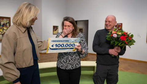Nieuwegeinse Romi wint 100.000 euro, ‘cadeautje van boven’ na verlies van haar moeder