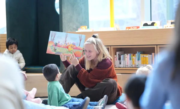 Ontbijt, muziek en poppen, Bibliotheek Nieuwegein maakt van voorlezen een show