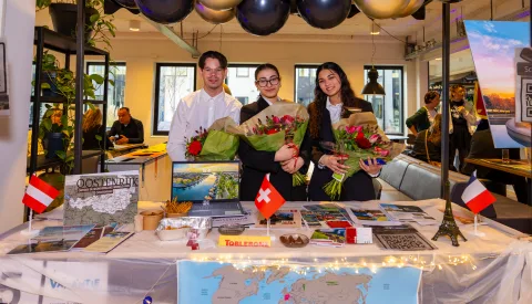 Paspoort niet nodig, Nieuwegeinse studenten regelen de wereldreis