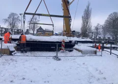 Brug eruit, Vreeswijk om, en de sneeuw gooit er ook nog een schep bovenop