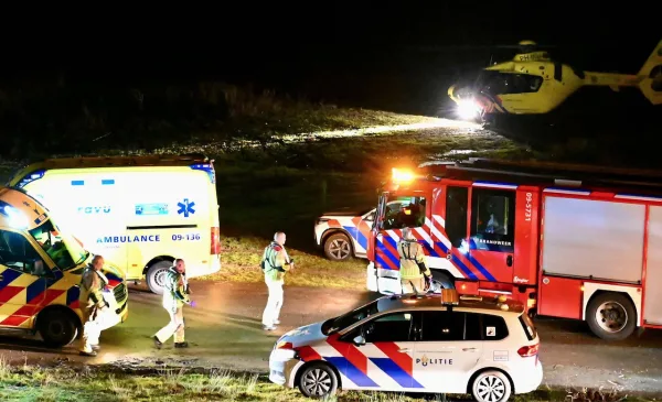 Reanimatie bij Jan Blankenbrug, politie zet gebied af voor onderzoek