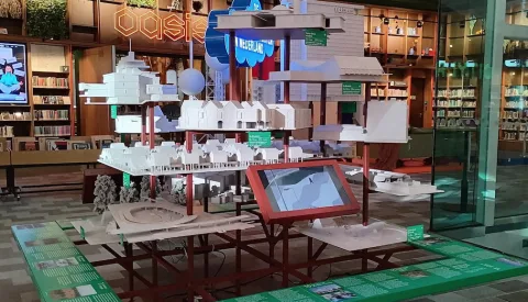 Even kijken tussen afspraken door, mini expo over Post 65 in het Stadshuis