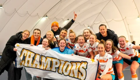Mixed Hockey Club Nieuwegein (MHCN) grijpt titel in zinderend slotweekend