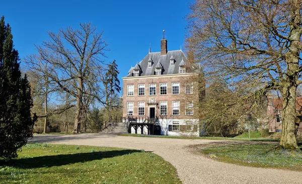 IVN neemt Nieuwegeiners mee langs stinzenpracht op Landgoed Oudegein