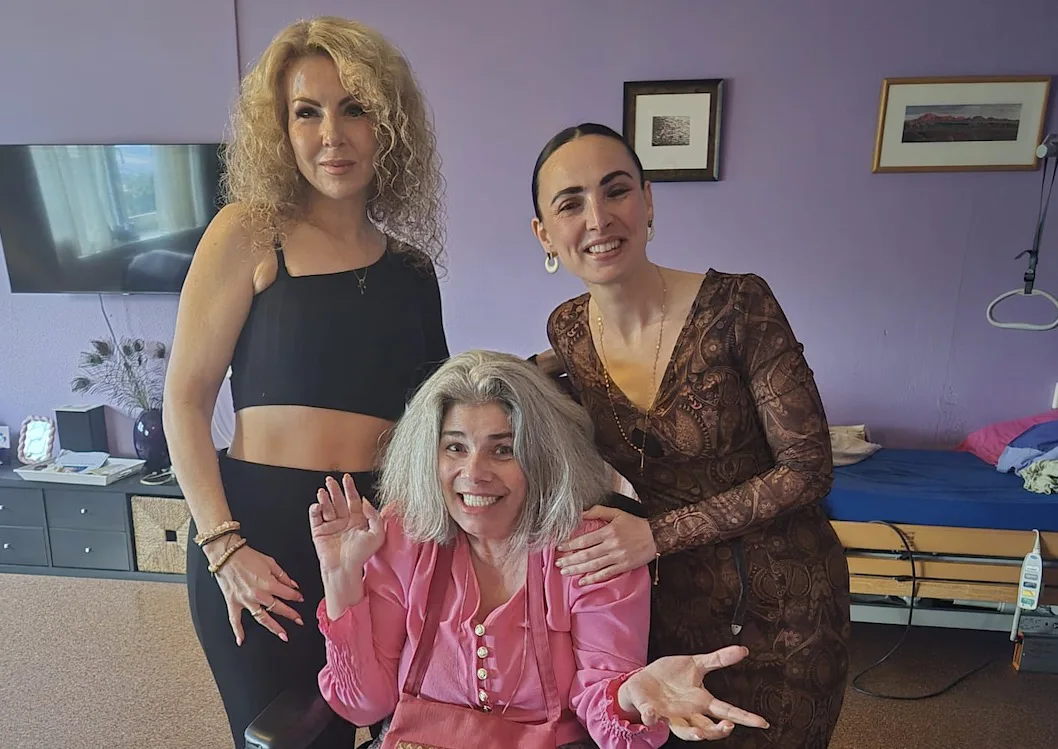 paula met haar voormalige buurvrouwen Marjolein en Dio