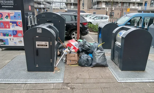 Dichter Ton de Gruijter bericht: ‘de vieze stad’