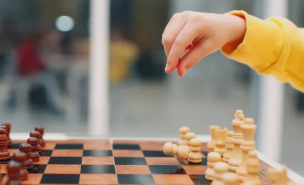 Basisschooltitel schaken naar Julianaschool, regio lonkt