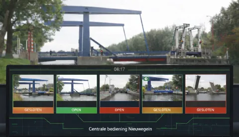 Brugwachters verdwijnen, schermen nemen het over