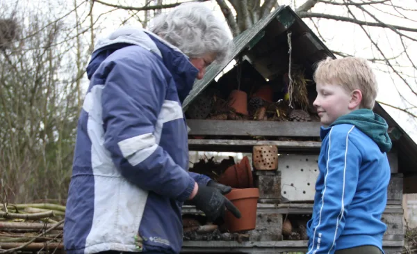 Ruim 300 vrijwilligers in Nieuwegein aan de slag tijdens NLdoet, ondanks regen en wind