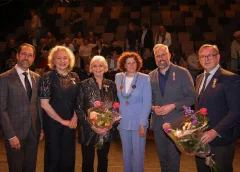 Vijf vertrekkende raadsleden Nieuwegein krijgen lintje bij afscheid in DE KOM