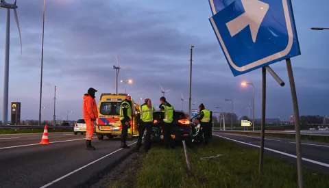 Crash op A27 bij Nieuwegein, twee ouderen naar ziekenhuis