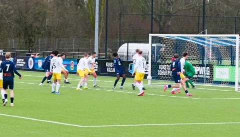 sv Parkhout pakt met tien man drie punten tegen DONK, Casal beslist duel in slotfase