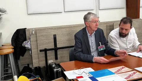 Verkiezingsdag begonnen in Nieuwegein, eerste kiezers melden zich bij de stembureaus