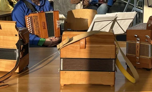 Trekzakken, meezingen en meespelen: tweede Trekzakcafé bij Museumwerf Vreeswijk