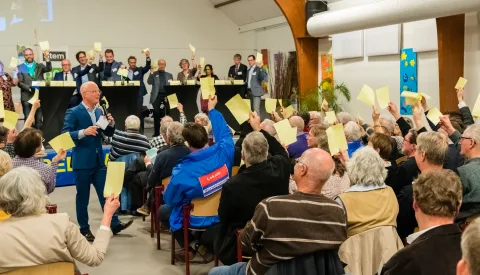 Verkiezingsdebat in Vreeswijk: ‘Koffie, kiezers en knikkende knieën’