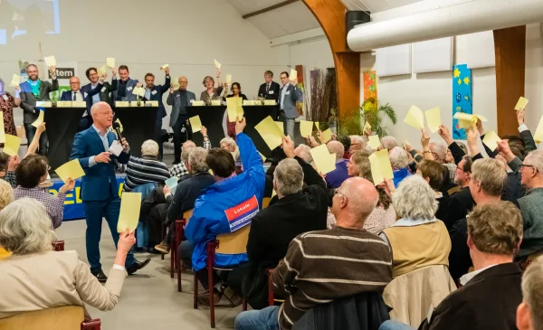 Verkiezingsdebat in Vreeswijk: ‘Koffie, kiezers en knikkende knieën’