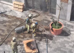 Brand in winkel aan Raadstede, brandweer schaalt op naar middelbrand