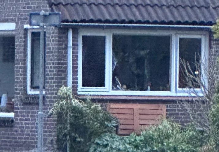 Ruit ingegooid op de Tristanlaan