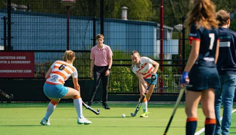 Nieuwegeinse hockeydames buigen 0-1 om in overtuigende 4-1 zege