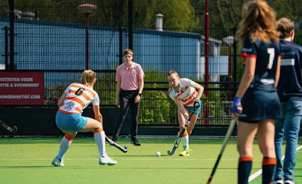 Nieuwegeinse hockeydames buigen 0-1 om in overtuigende 4-1 zege
