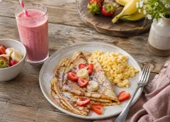 Koken met PEN: ‘Ontbijt met flensjes, roerei en aardbei banaan smoothie’