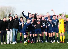 Parkhout 2 verdedigt voorsprong in bizar duel van twee minuten in Spakenburg