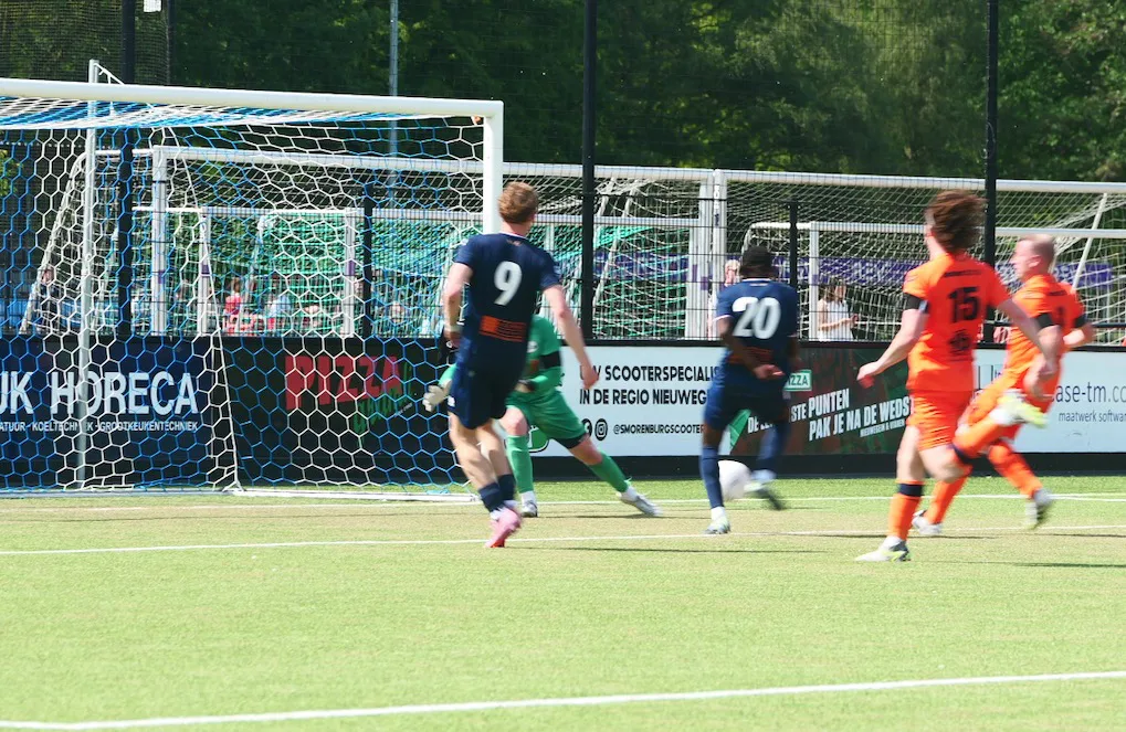 Dadier Casal scoort 2-0 na een uur spelen