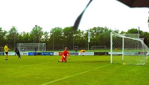 Parkhout knokt zich in Woudenberg naar veilig punt en blijft in de tweede klasse