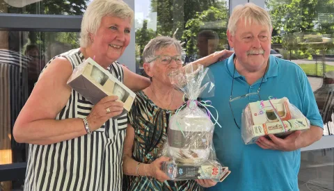 Zon, jeu de boules en asperges: Tonnie van den Hoek pakt winst bij PVN