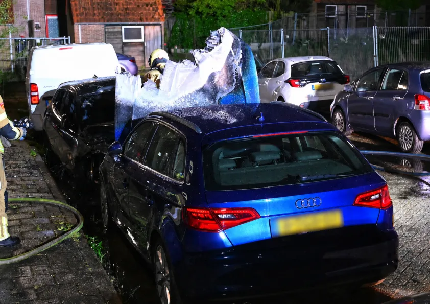 Weer raak in Nieuwegein: twee auto’s zwaar beschadigd bij nachtelijke brand