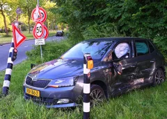 Opnieuw raak op A.C. Verhoefweg: twee auto’s zwaar beschadigd bij botsing