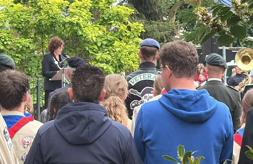 Video update: Ruim 400 Nieuwegeiners staan stil bij vrijheid aan de Nedereindseweg