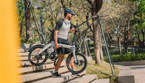 Elektrische vouwfiets in Nederland: waarom opvouwbaarheid de nieuwe standaard wordt in stedelijke mobiliteit