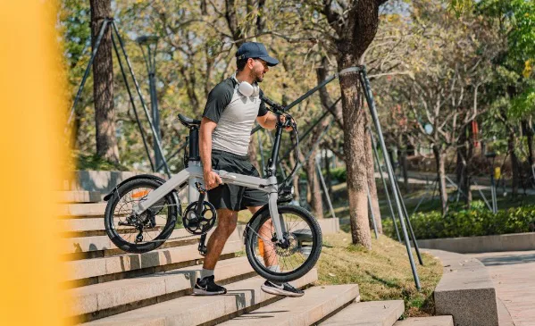 Elektrische vouwfiets in Nederland: waarom opvouwbaarheid de nieuwe standaard wordt in stedelijke mobiliteit