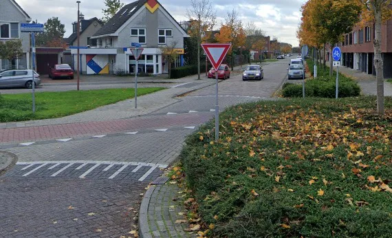 Fietser en scooterrijder gewond bij botsing op Thorbeckepark