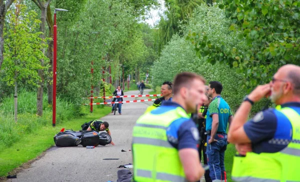 Politie zoekt getuigen na ernstig ongeval met fietser en scooter op Galecopperdijk