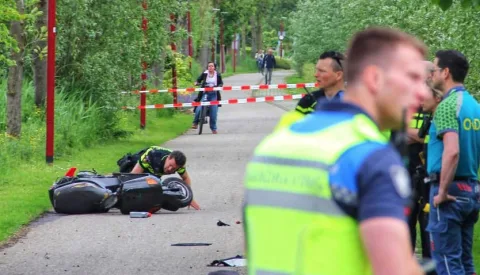 Fietser en scooterrijder gewond bij botsing op Thorbeckepark