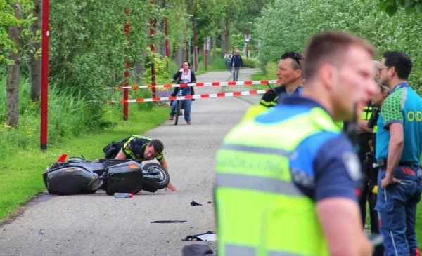 Fietser en scooterrijder gewond bij botsing op Thorbeckepark