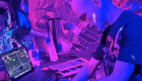Oorvolt keert na veertien jaar terug op het podium tijdens experimentele muziekmiddag in ZeepLAB