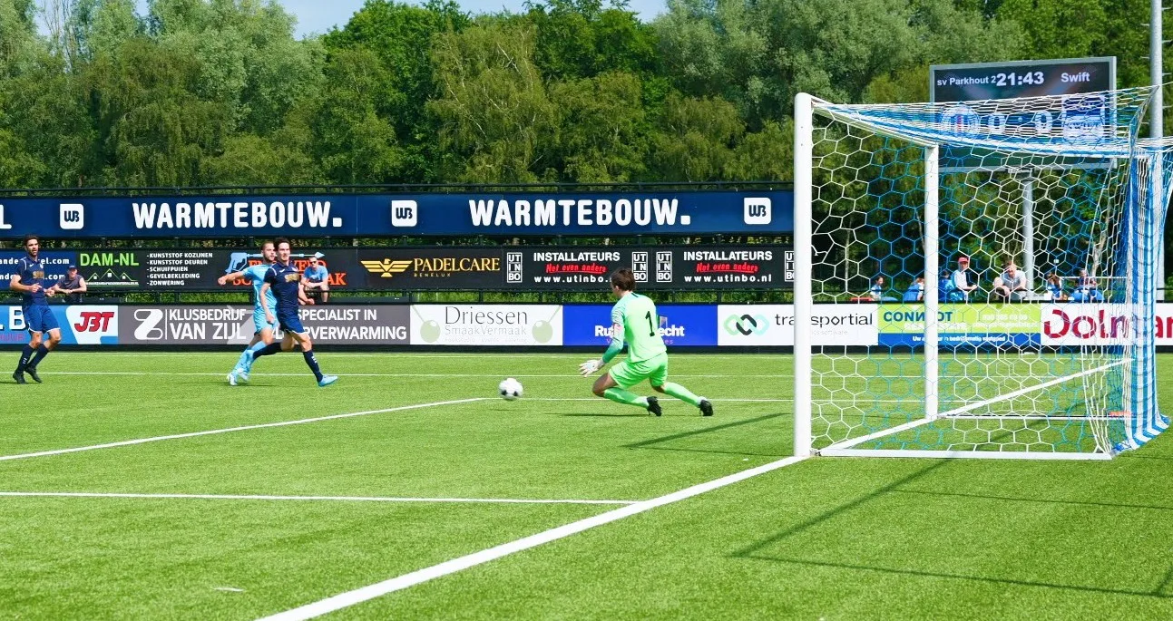 Parkhout 2 tegen Swift 2