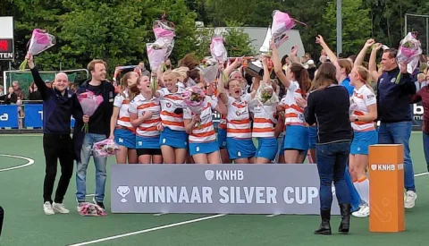 Nieuwegeinse hockeydames maken droomseizoen compleet met winst Silver Cup