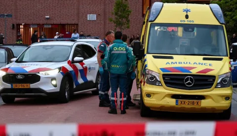 Opnieuw geweld in Batau Noord, slachtoffer per ambulance weg na steekincident aan Dukatenburg