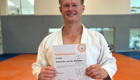 Alexander van der Waarden van DeMix behaalt bijzondere 6e dan in jiu-jitsu