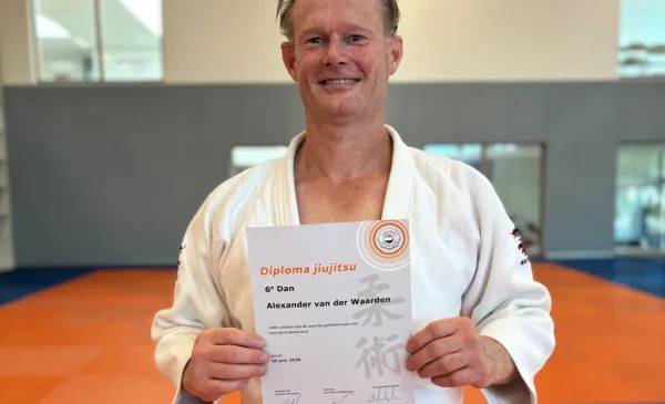 Alexander van der Waarden van DeMix behaalt bijzondere 6e dan in jiu-jitsu