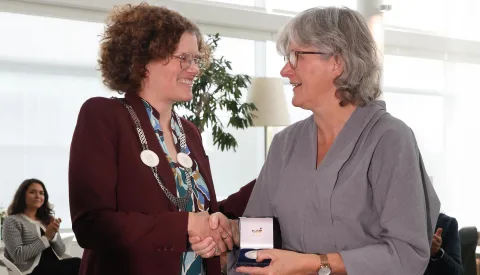 Wethouder Marieke Schouten benoemd tot ereburger van Nieuwegein