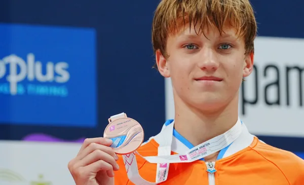Brons voor Ivan Alexandrov op EK junioren schoonspringen in Boedapest